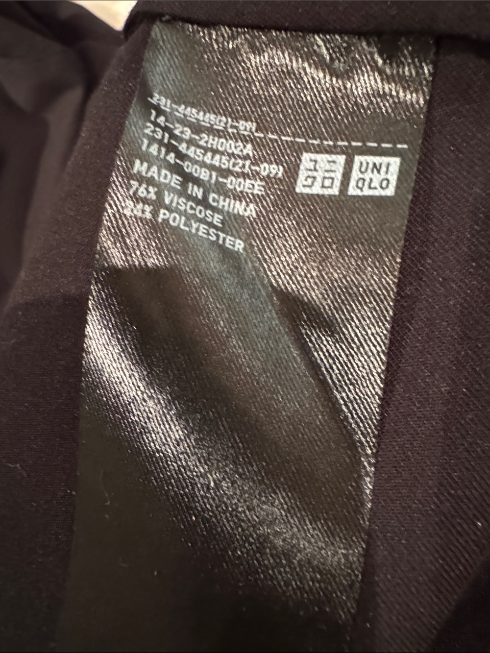 Uniqlo Black Long-Sleeve Button-Down Shirt - Picture 3 of 3